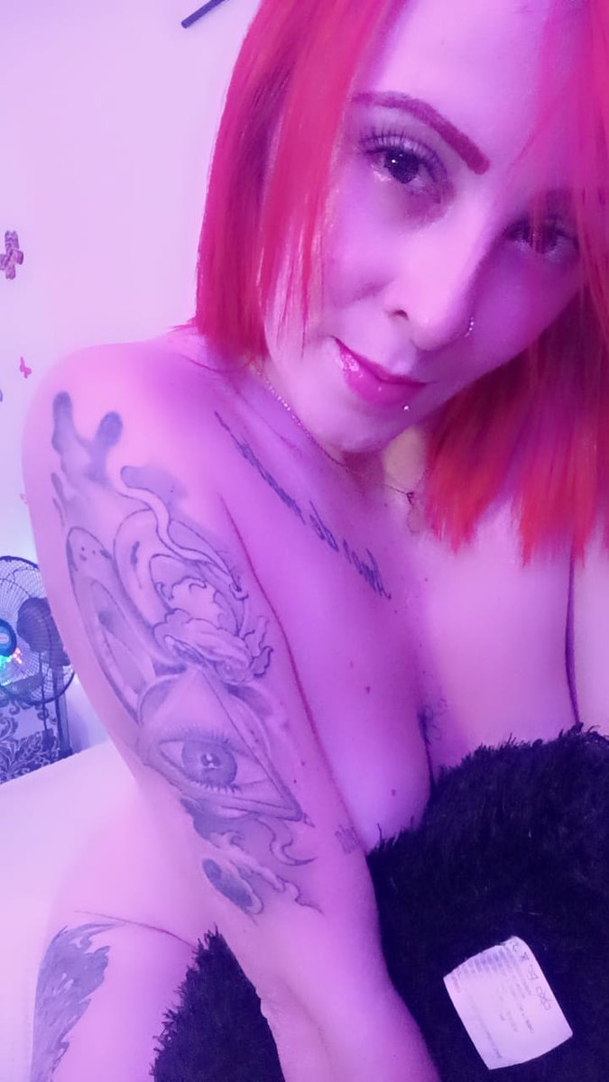 Ven a suscribirte a mi canal vip telegram contenido caliente o visita mi página 💙 onlyfans.com/moorecaroline