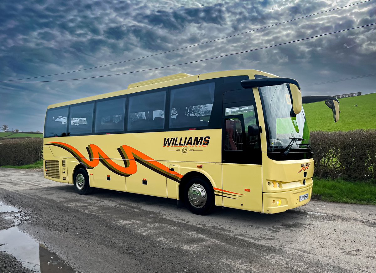 Kris was out in one of our #temsamd9 midi coaches yesterday picking up students who were heading back to #london after a fun 5 days of adventures in #wales 

#teamwilliams #coachhire #coachhirewales #teamworkmakesthedreamwork #williamscoaches 

williams-coaches.co.uk