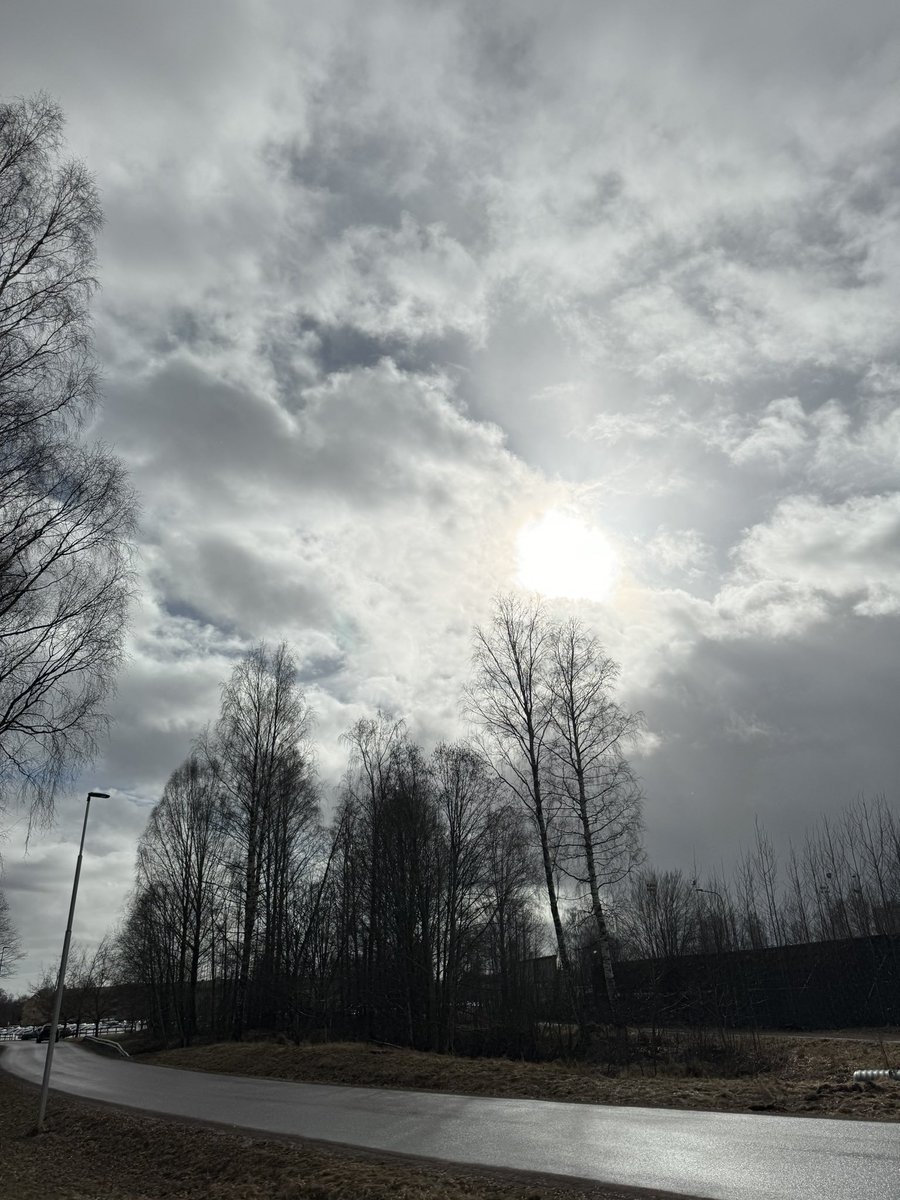 saraJMengstrom's tweet photo. Solen skiner över Karlstad #fbkse https://t.co/uLBazQUD18