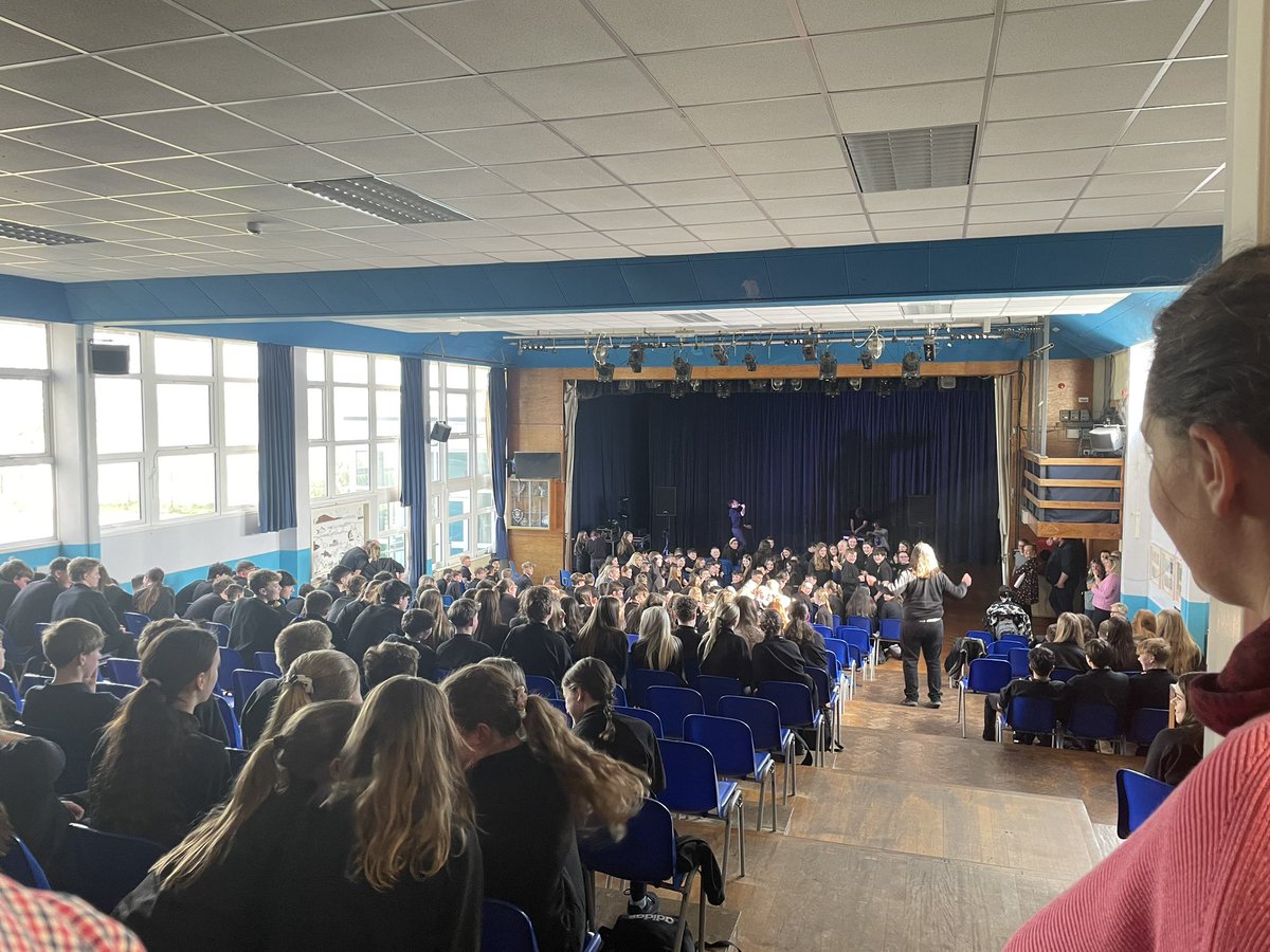 Adran y Gymraeg tweet media