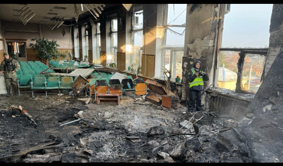 Russia last night: ❌ defend its own citizens from a terrorist attack ✅ bomb a sanatorium for sick children in Kharkiv t.me/kharkivlife/79…