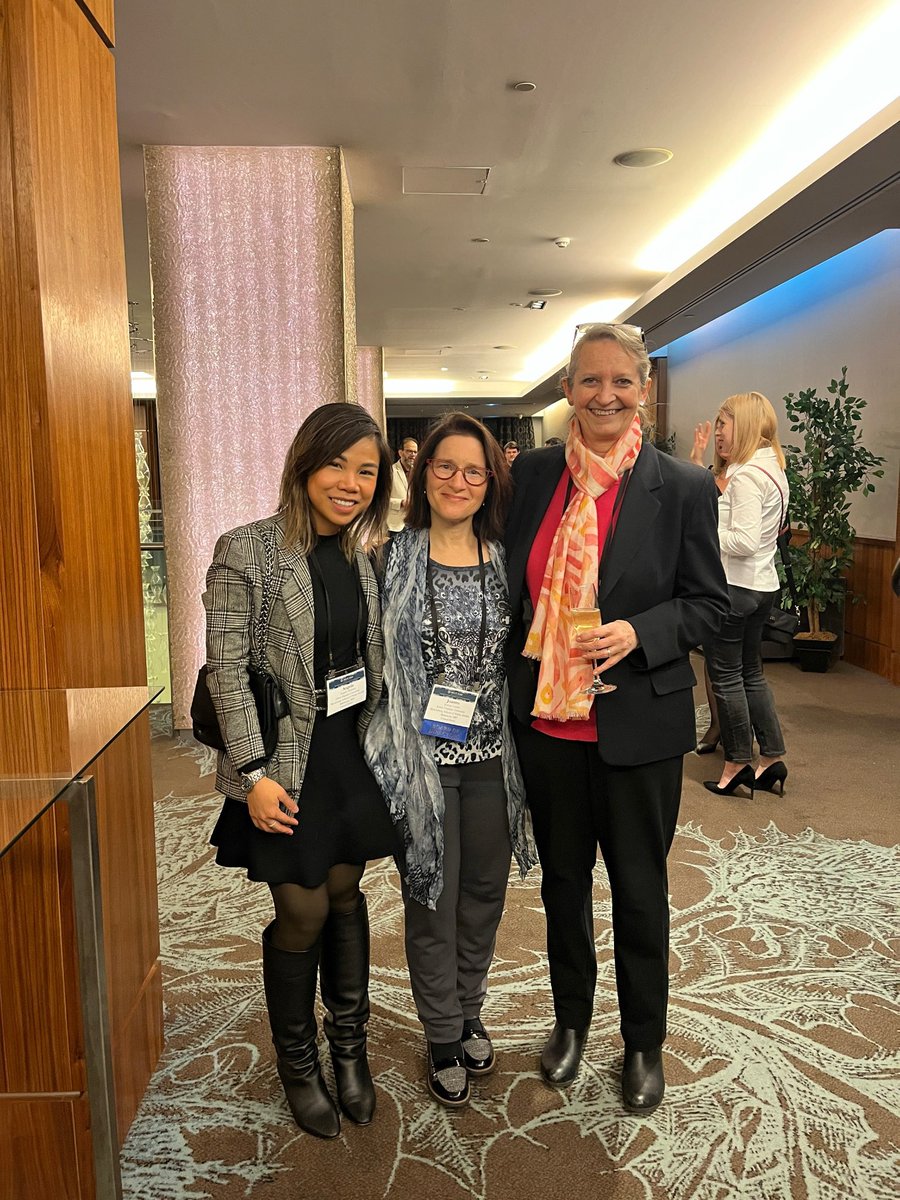 Hopkins in Edinburgh! 🏴󠁧󠁢󠁳󠁣󠁴󠁿 Capping off an amazing week at the <a href="/srntorg/">SRNT</a> 30th Annual conference with mentors <a href="/AnaRule1/">Ana Rule</a> and Joanna Cohen <a href="/IGTC_Hopkins/">Institute for Global Tobacco Control</a>