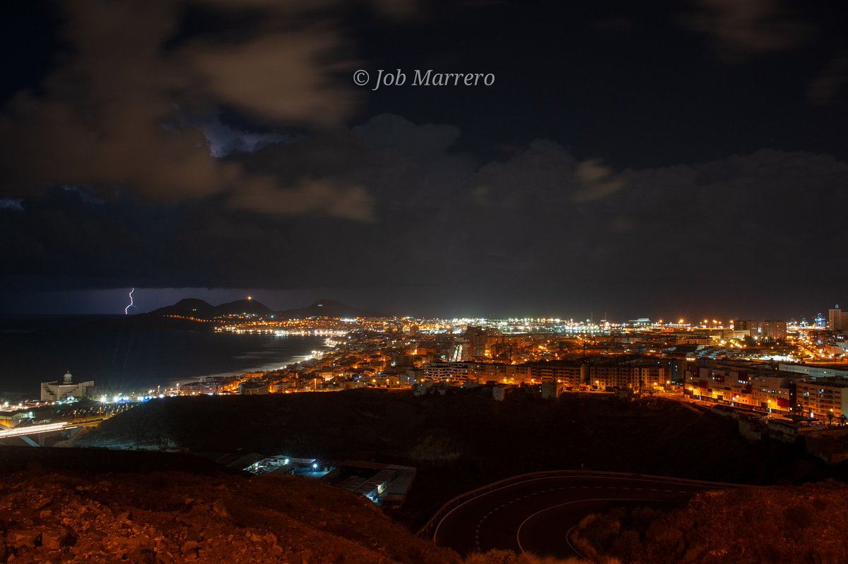 Otras fotillas que pude captar de la tormenta de anoche.
#LasPalmasDeGranCanaria #GranCanaria #IslasCanarias 
📷 22 y 23 de marzo de 2024