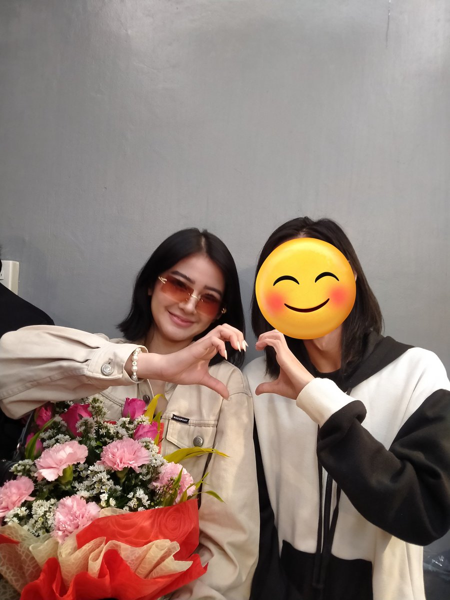 At last pic na rin ako kasama ka <a href="/zuluetAlfea/">G22 Alfea</a>  hahaha! Thank you!! Ikalat mo lang yung joke ko sayo HAHAHAHHA! 

DAZZLING JAZLINGS YEAR2
#G22 #G22Jaz #JLYear2