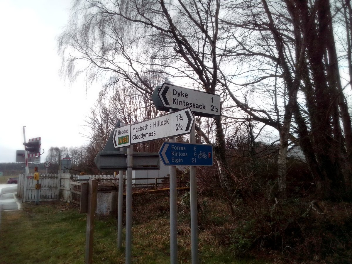 DavidRoger1951's tweet photo. Love the place names on this #Brodie signpost ☺️

#SignpostSaturday https://t.co/NlFTqaIHf6