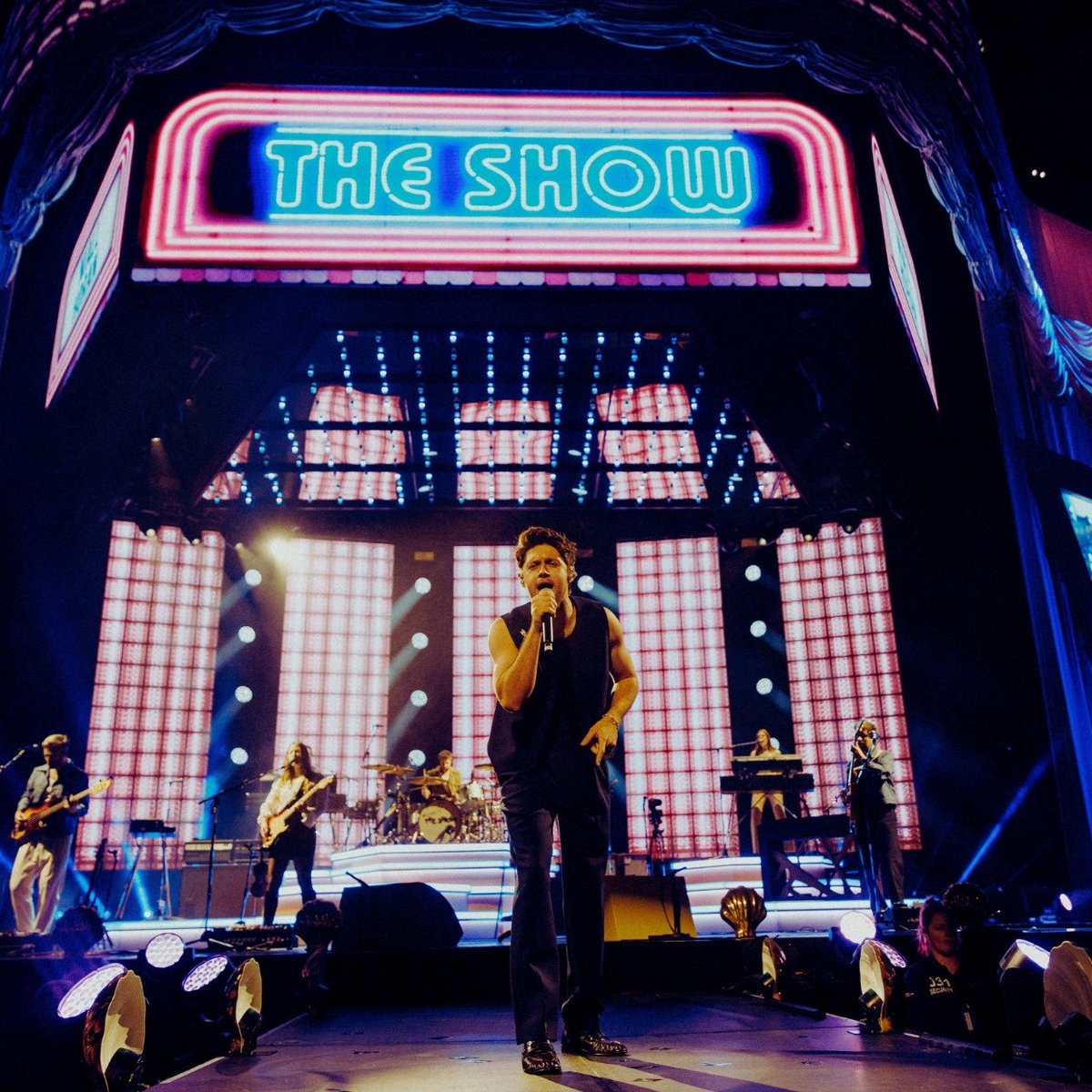 J&C Joel were delighted to be asked to supply the entire drape package for Niall Horan’s The Show tour, including a striking 22m wide x 12m drop Austrian curtain. In addition, we supported the production and creative teams throughout rehearsals with onsite tailoring.
