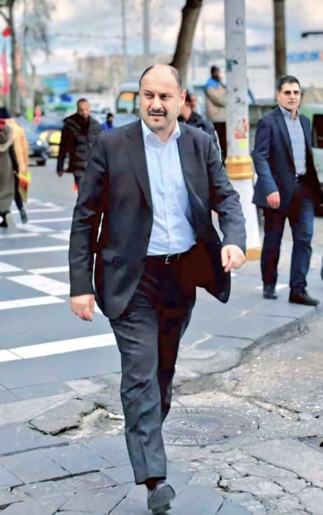 Haber salın!

Maaşını yoksul öğrencilere bağışlayacak, yerli, kırsal, Türk-Kürt-Arap ayırımı yapmayacak, nepotizme bulaşmayacak, vizyonu ile şehri yarınlara taşıyacak O yiğit geliyor.