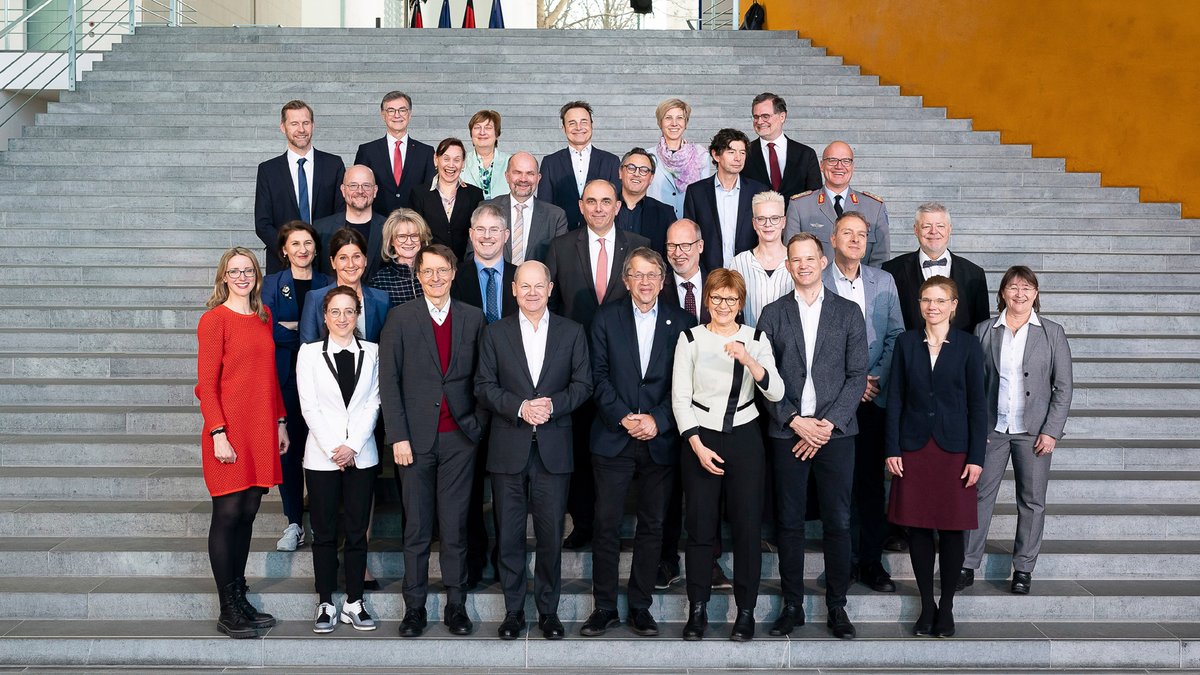 #UDE Professorin Susanne Moebus @MedEssen hat den Co-Vorsitz des neuen Expert:innenrats „Gesundheit und Resilienz“ übernommen. @Bundeskanzler Olaf Scholz begrüßte die Mitglieder am 18. März zur konstituierenden Sitzung. uni-due.de/2024-03-20-ges… 📸Bundesregierung/Kugler