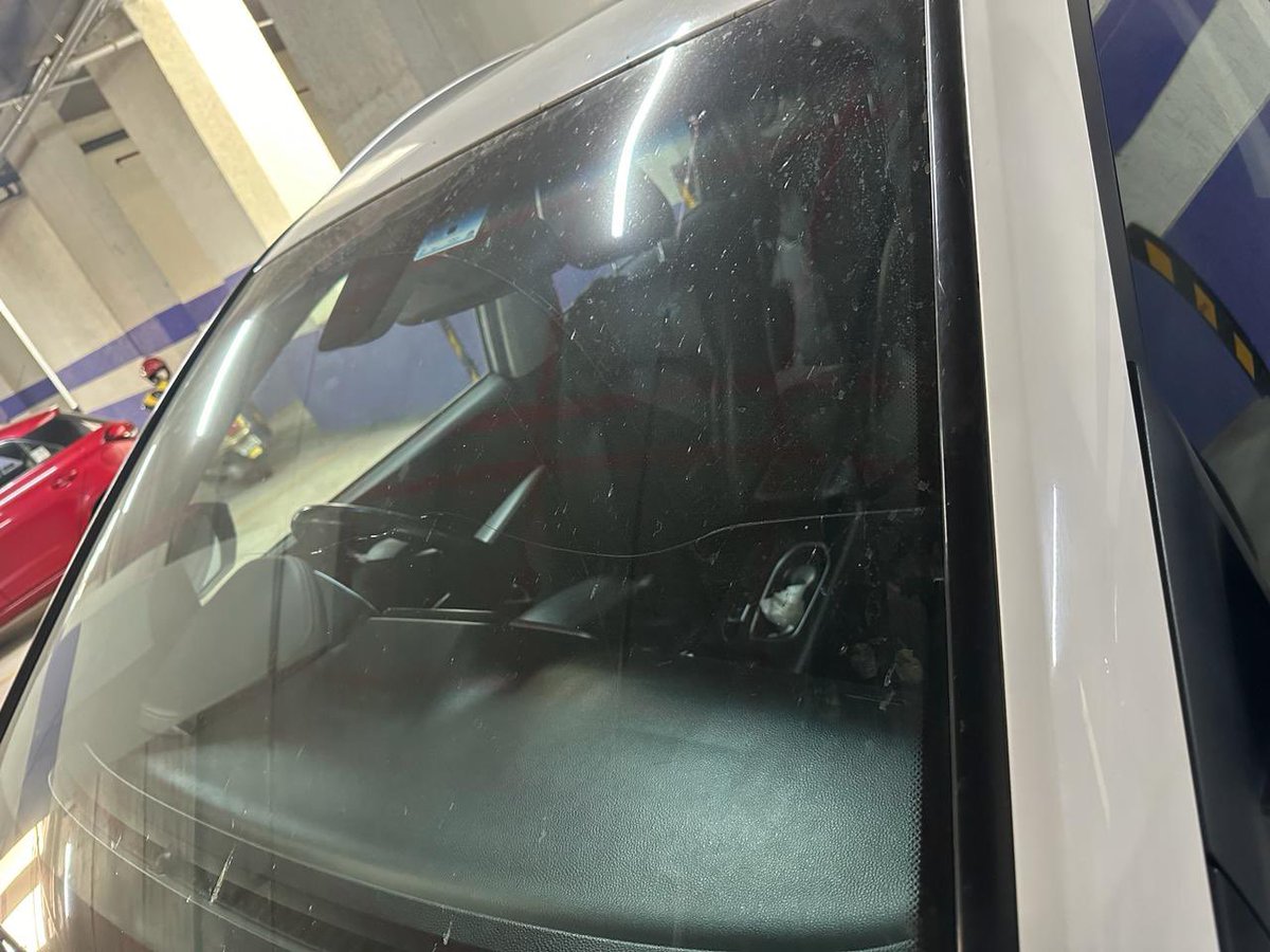 somandubey's tweet photo. @MGmotor @MGMotorIn - #hector #manufacturing #defect

At least 2 vehicles with crack - both the vehicles’ glasses have cracked while they were parked. https://t.co/C9rDJFPakT