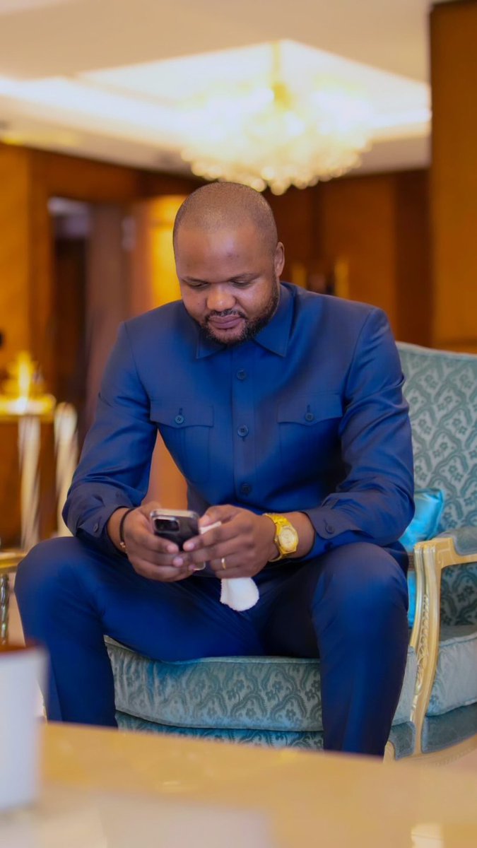 el_confortDMB's tweet image. Bon week-end à l’homme qui donne la paix du cœur. Grand frère @maangaya #BossD
 Nazo zela kk passage nayo na boutique…