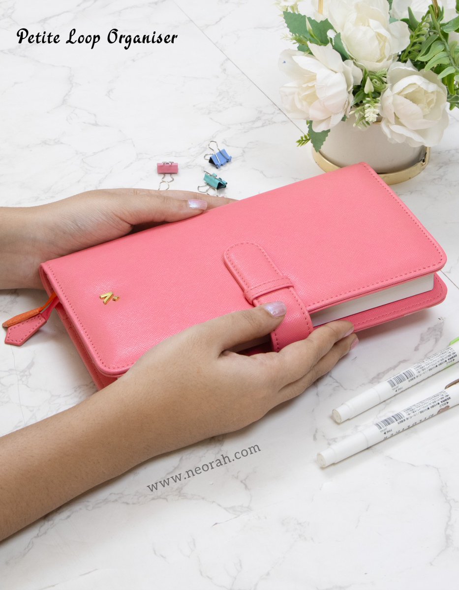 📝Master your plans with style and sophistication using NEORAH's organizer-cum-wallet, handmade from the finest European Vegan Leather.✅ ✨ A functional solution for keeping your notes, plans, and thoughts organized.