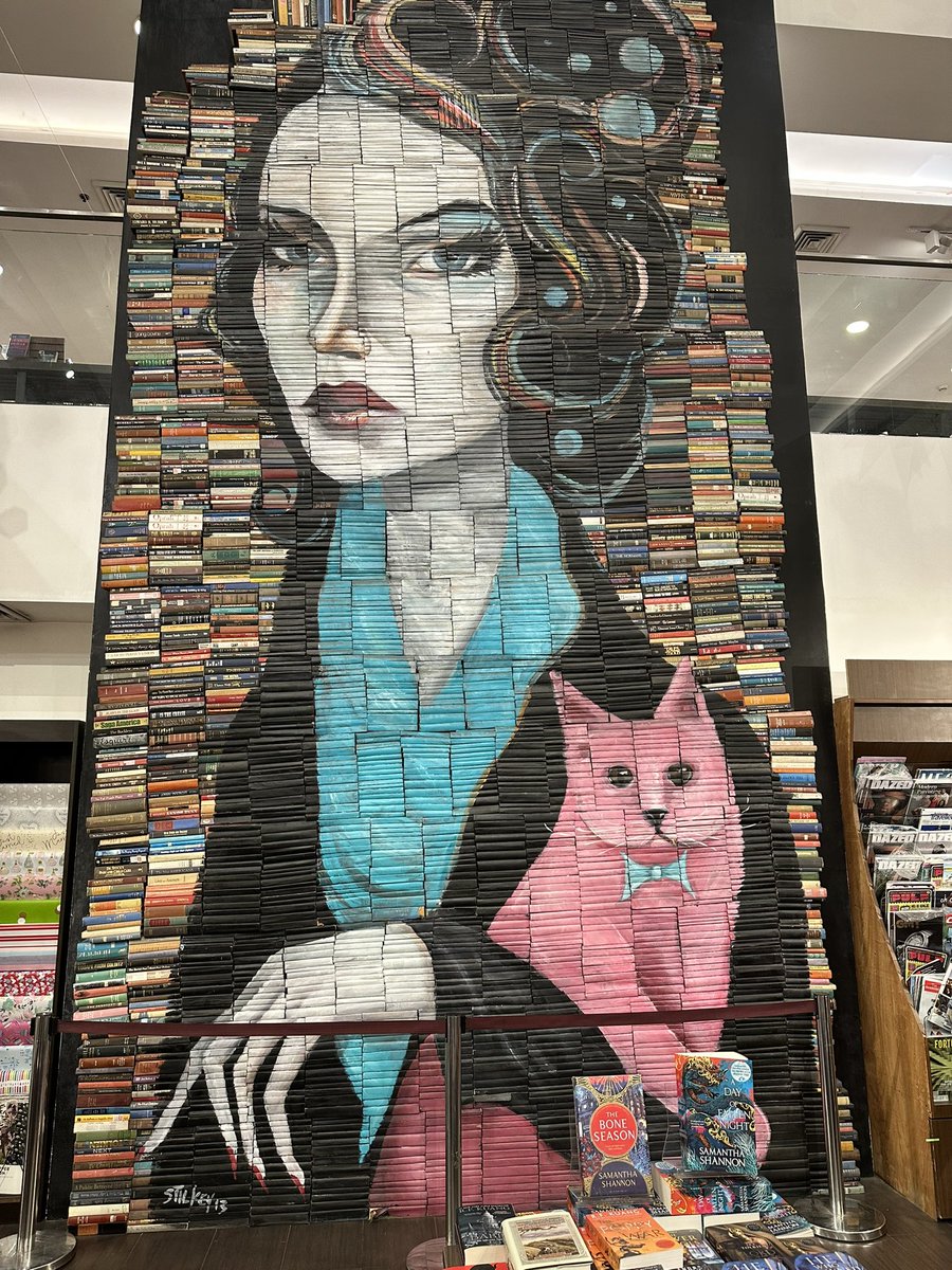 sanjaygloc's tweet photo. A graffiti of books in a bookshop in Manila. https://t.co/dwiqPz5WqW