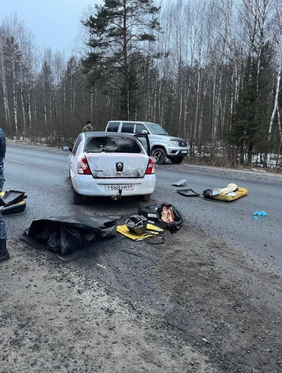 Я правильно понимаю, что террористы:

• Разъезжали по, возможно самому набитому ментами и ФСБшниками, городу России с оружием

• Полтора часа расстреливали людей в здании 

• Спокойно ушли спустя полтора часа стрельбы, на машинах

• Решили НА ЭТИХ ЖЕ МАШИНАХ спокойно поехать