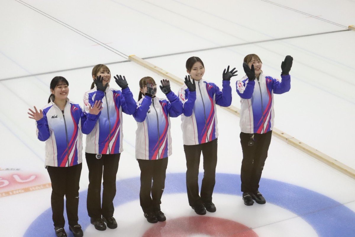 crown_curling tweet picture