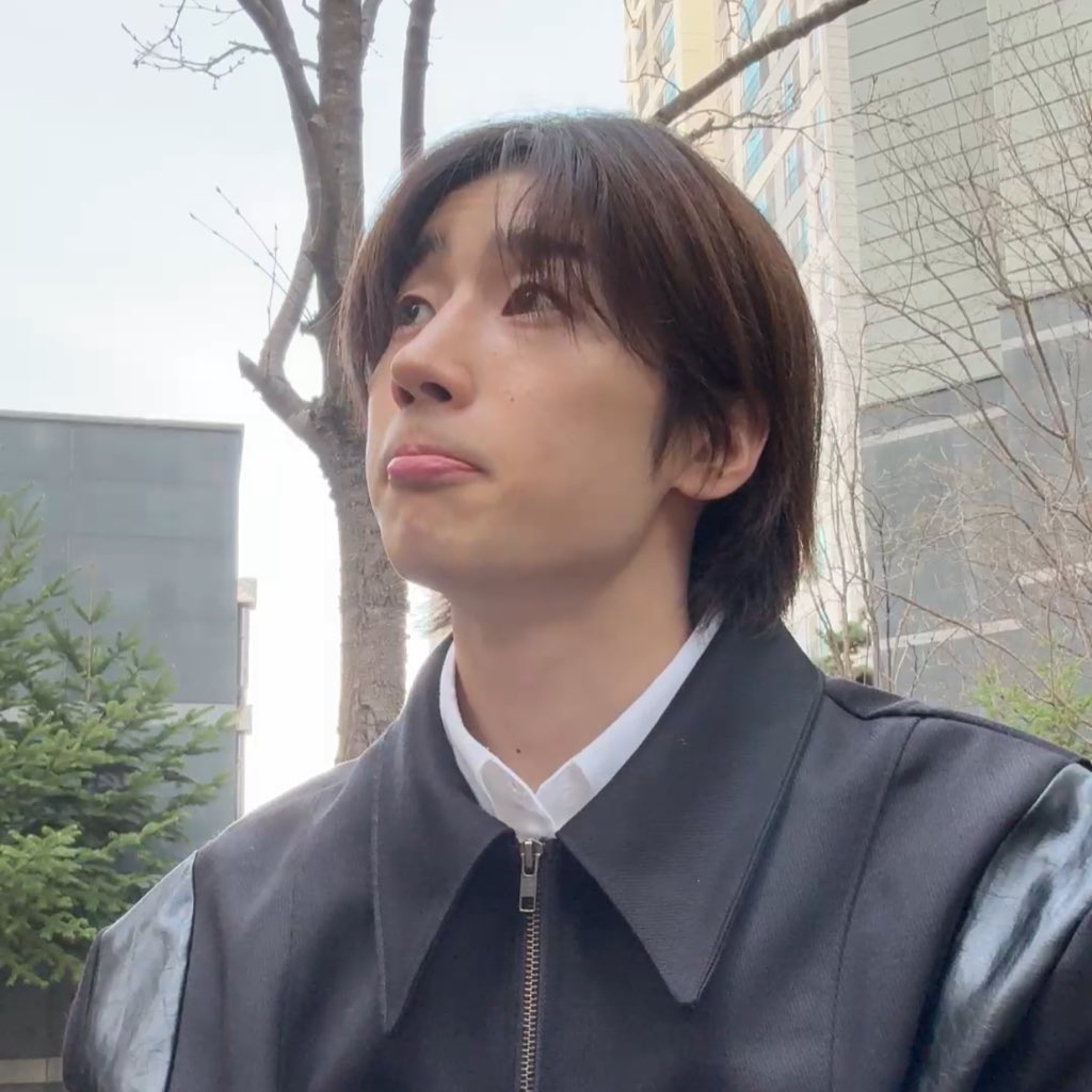 swoovely's tweet photo. wooya outdoors bubble live 💜🍃 https://t.co/ivdao1jEbF