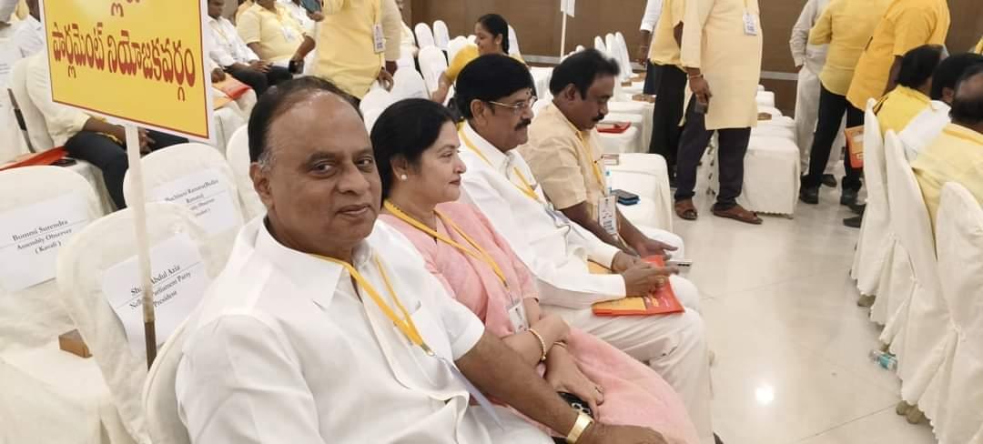 SIDDHAMFOR2027's tweet image. వైసీపీలో ఉంటే సింహాసనం వేసి ముందు కూర్చోబెట్టేవారు,తెలుగుదేశం లోకి వెళ్ళగానే ఎక్కడో మధ్యలోకి విసిరేశారు వేమిరెడ్డి దొరగారిని...

అబల కోసం రాజ్యాలే పోయాయి,ఎక్కడ కూర్చోబెడితే ఏమిలే కనీసం కుర్చీ ఇచ్చారు కూర్చోడానికి సంతోషం...

#EndOfTDP 
#TDPJSPCollapse