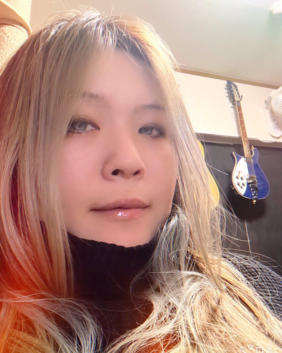 近日中にこのギター使うことになると思う
あと過去の配布とか売ってた音源を4/5にサブスク配信予定です
シキソクゼクウで検索してね(4/5ね)
また近くなったらリンク貼る