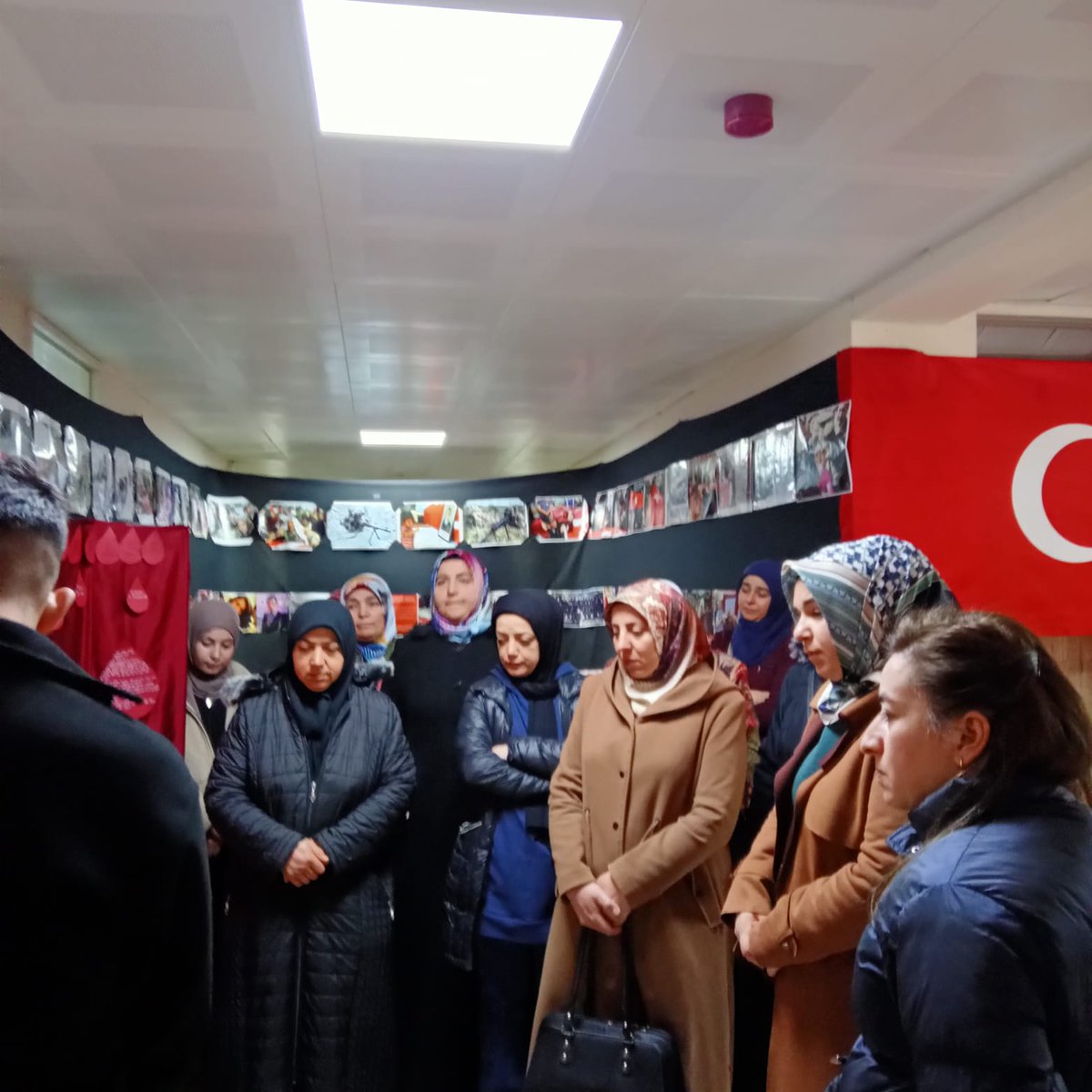 sarkislal58's tweet photo. 18 mart şehitleri anma ve çanakkale zaferini anma proğramlarımız şehitlerimiz adına hüzün zaferimiz adına gururla çeşitli etkinlikler düzenlendi
Etkinliklerde teveccüh lerini eksik etmeyen tüm şarkışla halkına teşekkür ederiz.
@sivasmem @sivasvaliligi @Sivas_HEDEF @sarkislamem https://t.co/o83gSW1Z3X