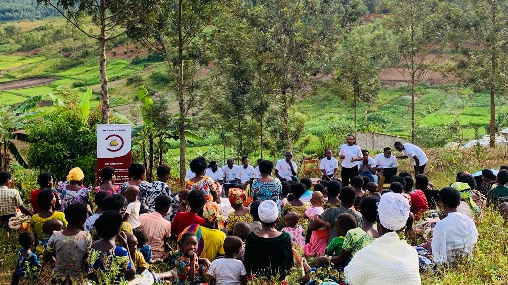medsar_rwanda's tweet photo. Yesterday, We had spearheaded a powerful community outreach, #DFreeProject in @GisagaraDistr, tackling diarrheal disease head-on! Through education, hygiene practices, and access to clean water, we're making strides in improving health and well-being. #MEDSARWorks #VivaMEDSAR 💧 https://t.co/3xoTYWjCf8