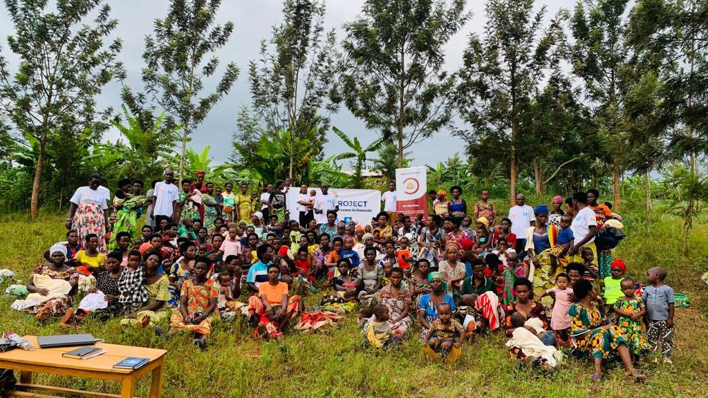 medsar_rwanda's tweet photo. Yesterday, We had spearheaded a powerful community outreach, #DFreeProject in @GisagaraDistr, tackling diarrheal disease head-on! Through education, hygiene practices, and access to clean water, we're making strides in improving health and well-being. #MEDSARWorks #VivaMEDSAR 💧 https://t.co/3xoTYWjCf8