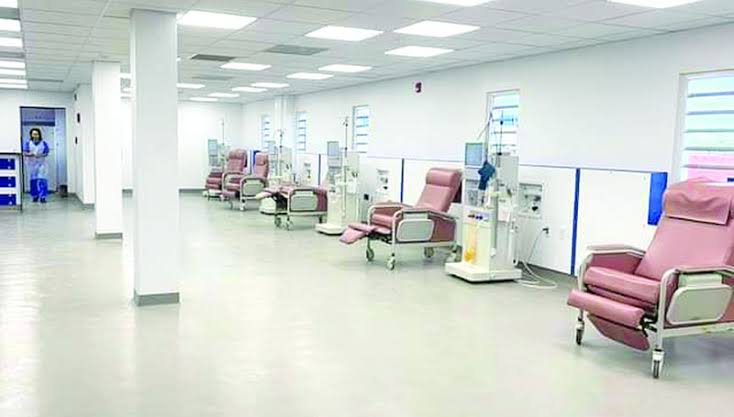Urukundo05's tweet photo. Serikali ya 🇧🇼 imepunguza gharama za matibabu kwa wagonjwa wanaopata huduma ya Dialysis.Awali mgonjwa alikuwa analipa Dolla 48 per session,Ambapo kuanzia tareh 1 April wagonjwa wanaofanya dialysis watakuwa wanalipia kias ya Dolla 32 per session.
#HealthIsLife. https://t.co/NbOzBY11Xk