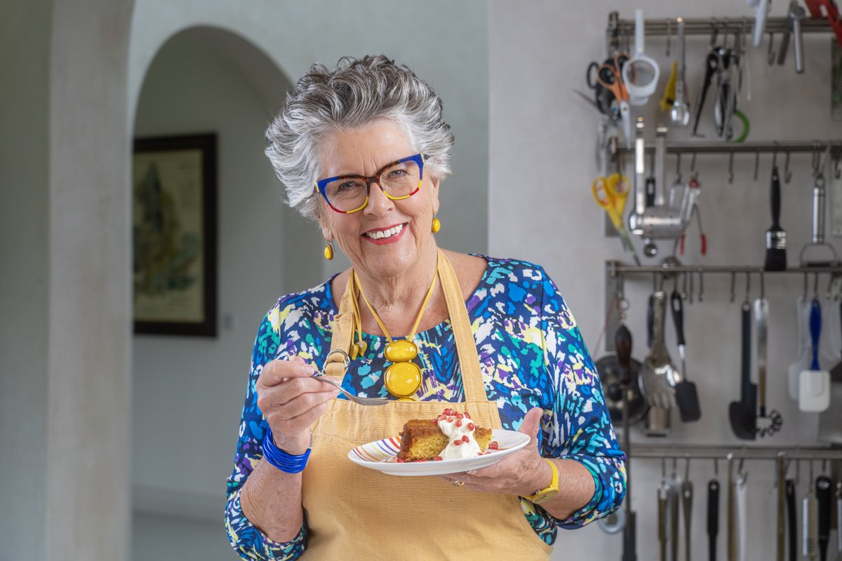🆕Series @PrueLeith 's My Cotswold Kitchen continues today at 11:40am on @ITV Food campaigner @HenryDimbleby joins Prue to explain how he convinced Michelin-starred chefs to work in school kitchens. ⭐👨‍🍳