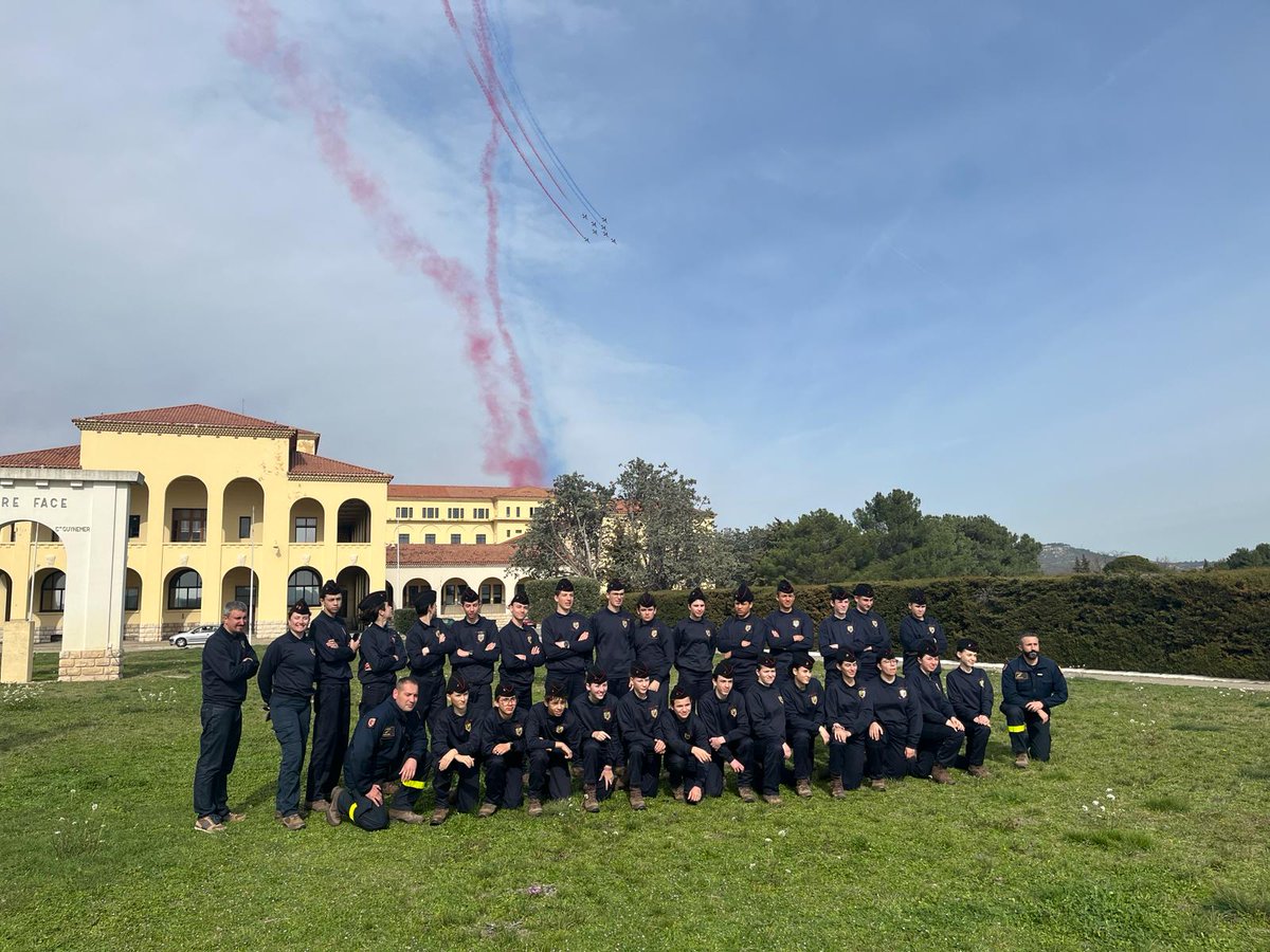 CadetsSC's tweet image. Les cadets de la défense de l&apos;#UIISC7 @CBrignoles ont visité la base 701 de Salon de Provence. Ils ont assisté à une démonstration de la @PAFofficiel. Des élèves pilotes ont pu leur présenter leurs avions et leur faire tester un simulateur de vol. Une visite riche et inoubliable!