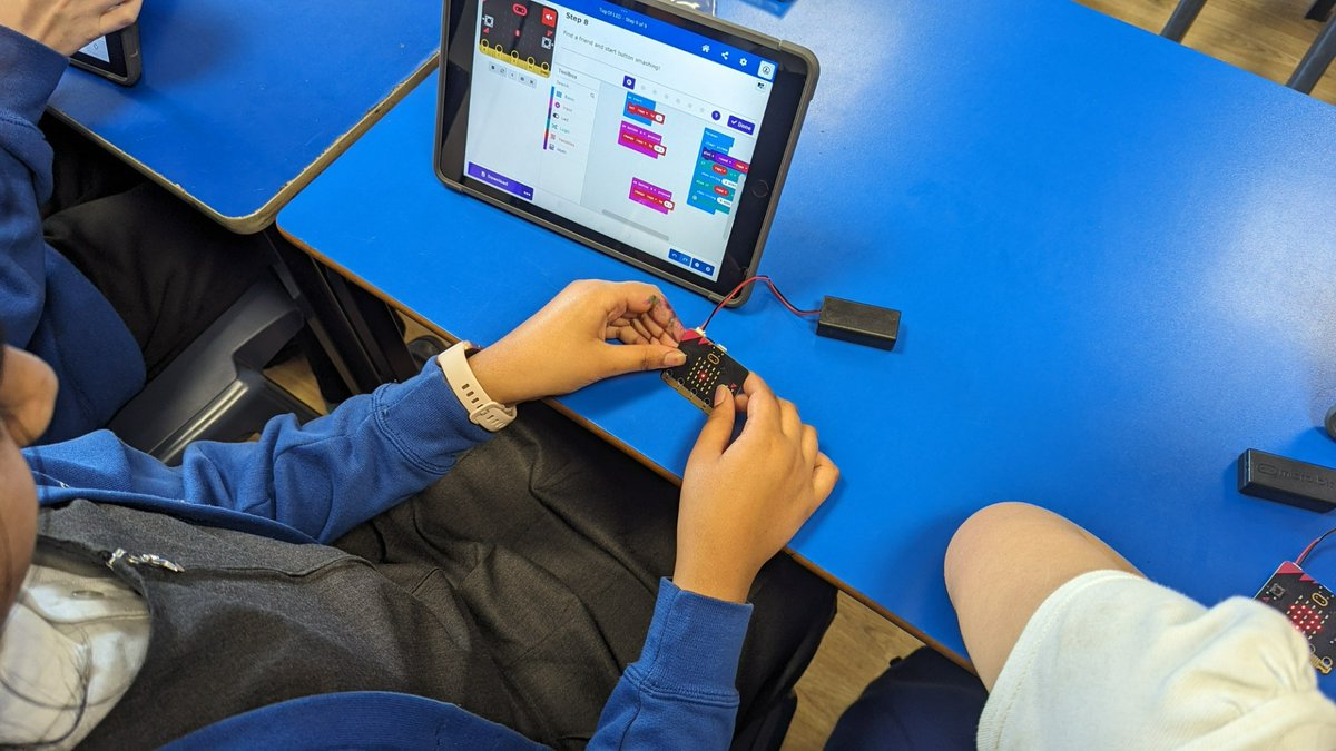 #Year6 Albatross class had a wonderful time on Curriculum unleashed day programming some microbits. #STEM #electronics