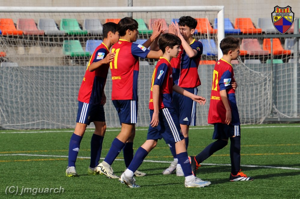 CEMercantil's tweet photo. 🔴🔵 INFANTIL "C"
🔵🔴
🏆1a Divisió
@CEMercantil 2 - @Juniorfc4 3.
⚽️ Pol
⚽️ Moha
#CEMInfC https://t.co/6fCKgkaa1e