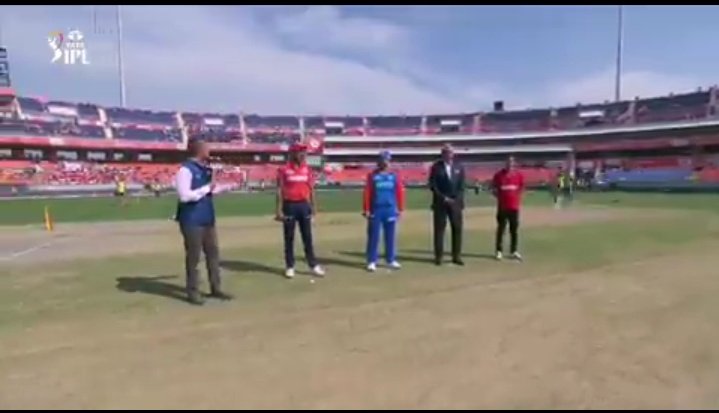 TATAIPL_Score's tweet photo. Punjab Kings have won the toss and they've decided to bowl first. https://t.co/LhX7WPX9hr