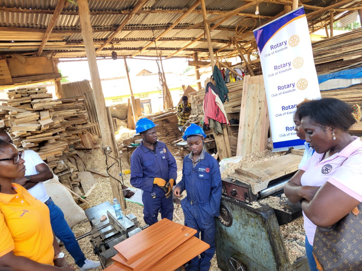 In an effort to empower the Boy Child, the Rotary Club of Kiwatule D9213 in partnership with Balintuma Zone in Kiwatule Kampala launched a Skilling project in Balintuma Zone aimed at skilling the boy child within this Community.