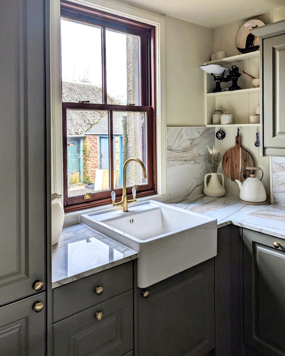WrenKitchens's tweet image. Claire and James from IG:insideeastersyde have created this jaw-dropping #Wrenovation in their gorgeous 1870’s family home 😍

#wrenkitchens #olivekitchen #periodproperty #kitchenrenovation #homerenovation #homeinspo #kitcheninspo #cottegecore #periodstyle #kitchenstyling