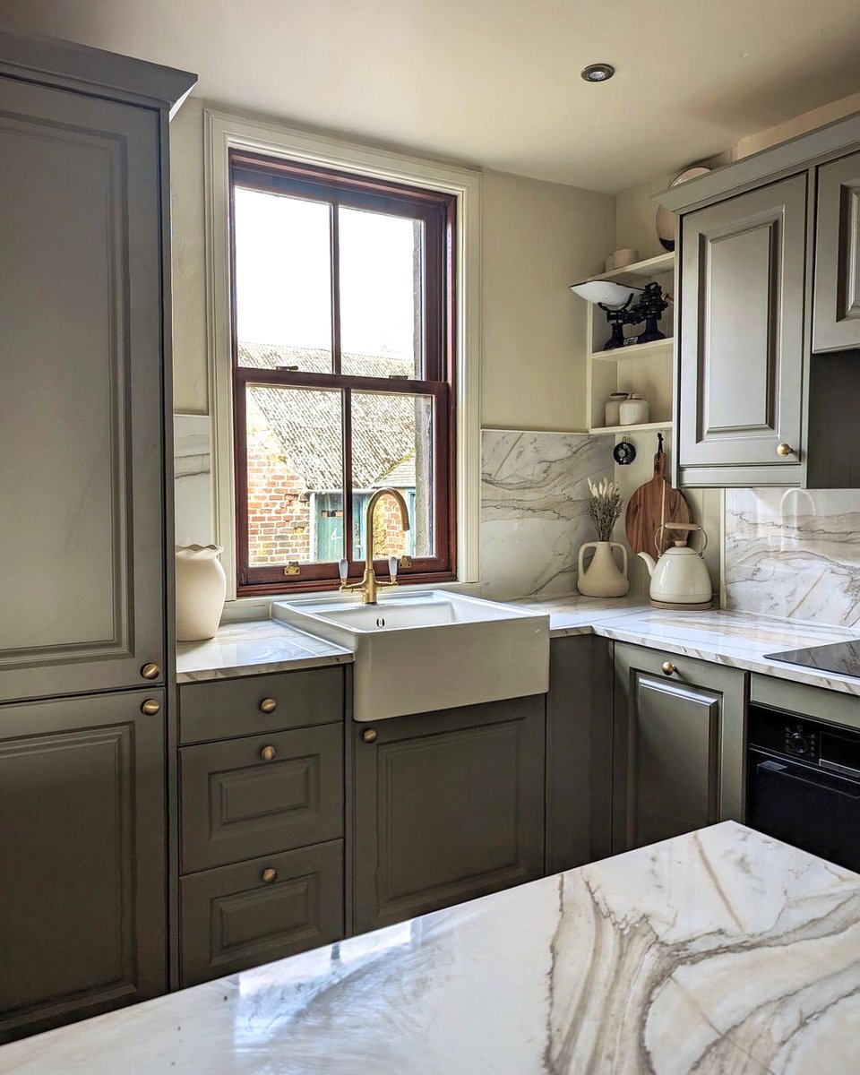 WrenKitchens's tweet image. Claire and James from IG:insideeastersyde have created this jaw-dropping #Wrenovation in their gorgeous 1870’s family home 😍

#wrenkitchens #olivekitchen #periodproperty #kitchenrenovation #homerenovation #homeinspo #kitcheninspo #cottegecore #periodstyle #kitchenstyling