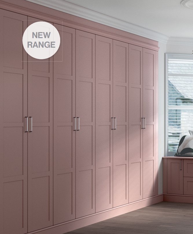 Welcome Spring into your home with the new Parker painted door in Heritage Pink! This stunning door blends traditional & modern designs seamlessly to create a super-versatile door that works beautifully in both kitchens & bedrooms! #hytal #hytalkitchens #hytalbedrooms #bedroom