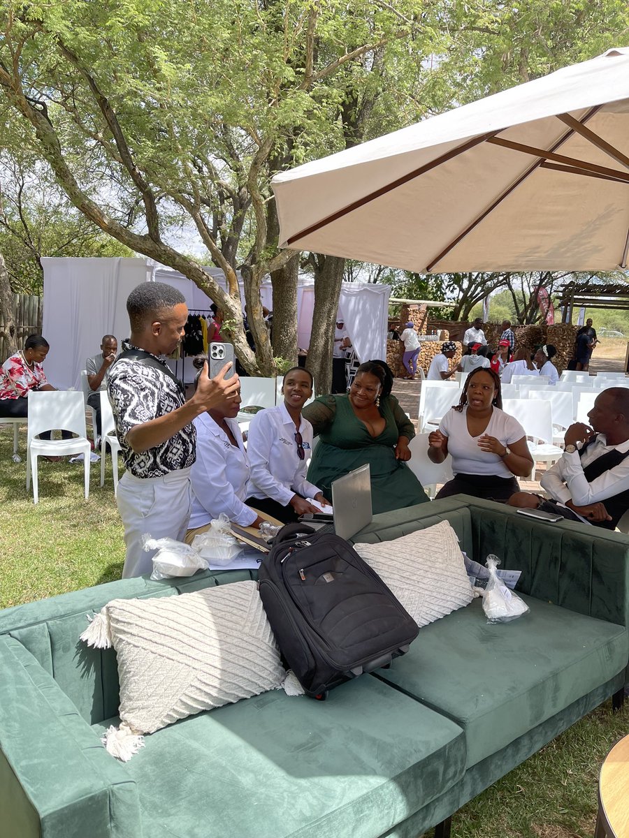 The host himself mingling with his people <a href="/hanc_world/">Han-C</a> 

#YAMA94