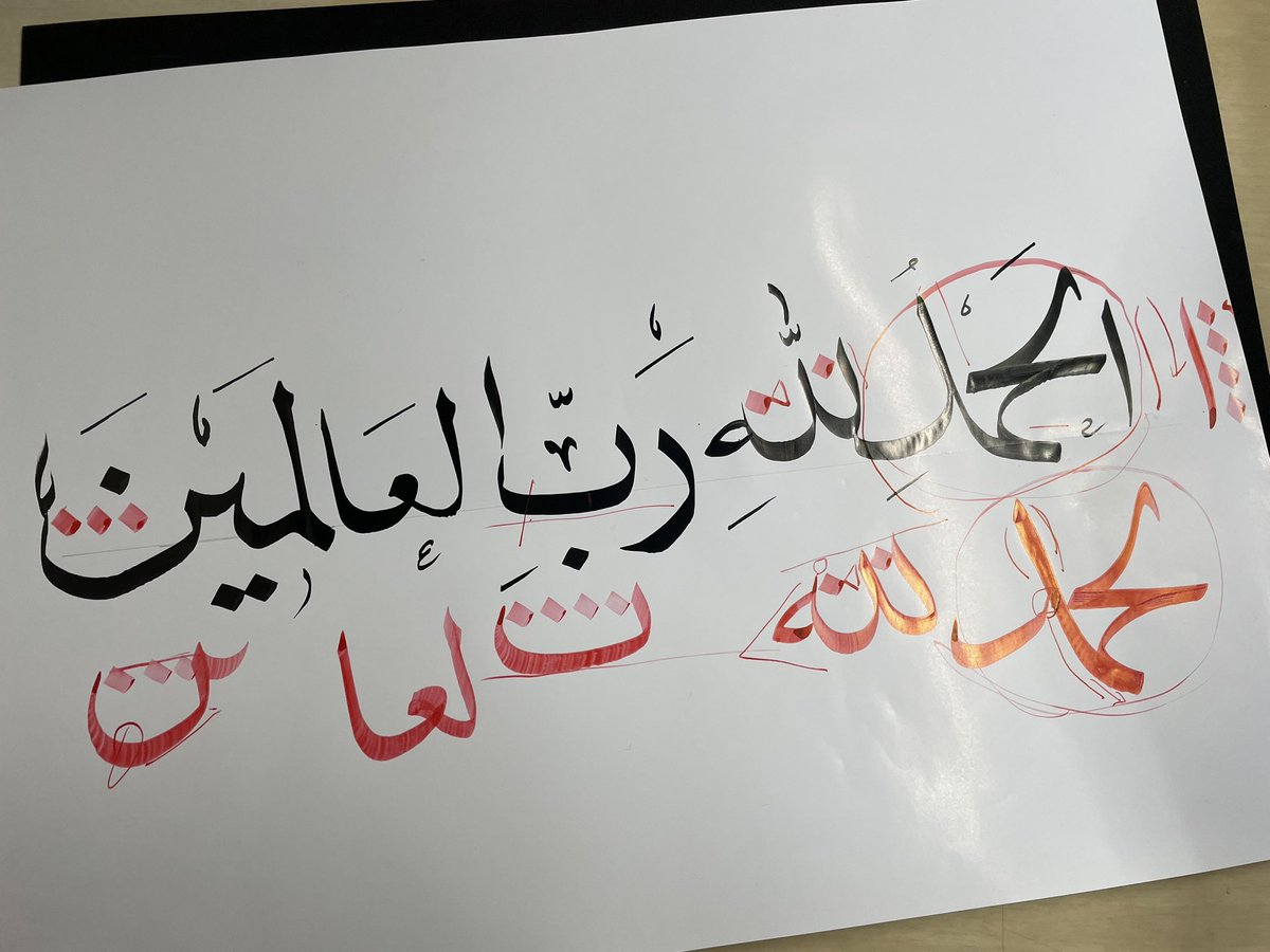 Terima kasih telah memuji kaligrafi Arabku tempo hari🥹🙏 Tapi saya belum pandai menulis itu. Saya akan melakukan yang terbaik lebih keras！！✍️✨ Saya lagi melatih jenis huruf yang disebut Naskh,yang digunakan untuk menyalin Al-Quran. Ini dikoreksi oleh guruku😌🙏