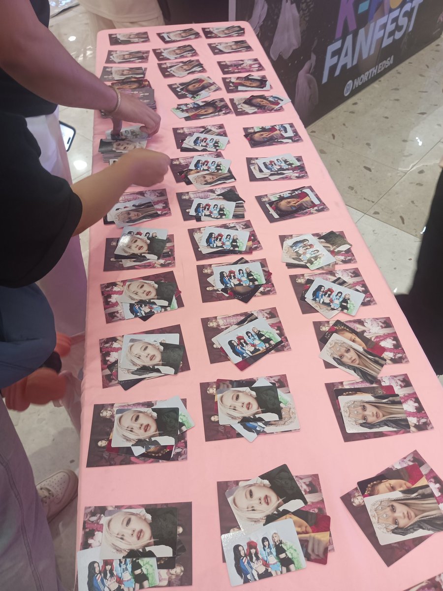 BLACKPINK_PH's tweet photo. FILO-BLINKs! Get your freebies here ๐ฉท ๐๐๐ฅ๐ง๐ ๐๐ข๐จ๐ฅ ๐-๐ฃ๐ข๐ฃ ๐๐๐ก๐๐๐ฆ๐ง at SM North Edsa, The Block! ๐ซฐ๐ป๐โจ
#EverythingIsHere
#YoureAlwaysWelcomeHere
#KPOP #EarthHour
#SupportingCommunities
#ElectronicWasteCollection https://t.co/kKpzL8Tuy8