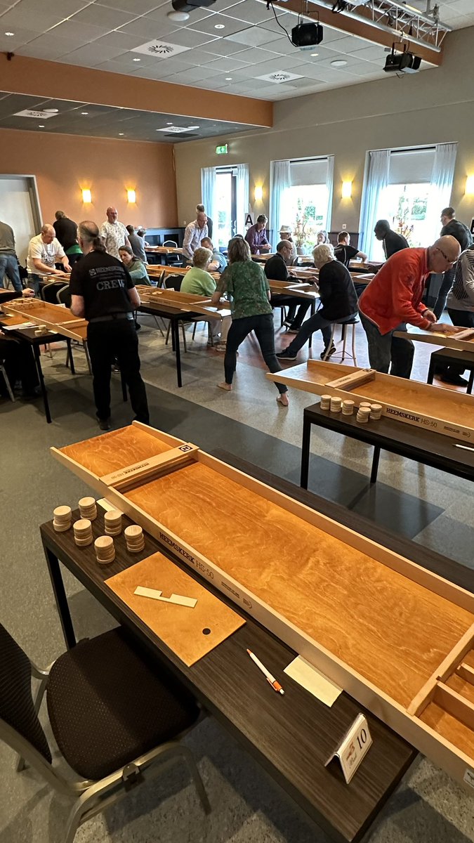 HeemskerkSport's tweet image. Vandaag vindt de Heemskerk Sjoel Open plaats. Alle wedstrijden worden gespeeld op een officieel goedgekeurde Heemskerk HS-50 sjoelbak.

playheemskerk.com/wedstrijd-sjoe…

#sjoelbak #sjoelen