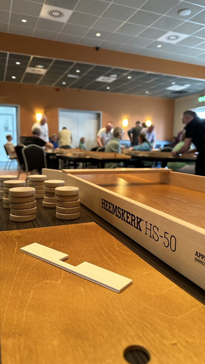 HeemskerkSport's tweet image. Vandaag vindt de Heemskerk Sjoel Open plaats. Alle wedstrijden worden gespeeld op een officieel goedgekeurde Heemskerk HS-50 sjoelbak.

playheemskerk.com/wedstrijd-sjoe…

#sjoelbak #sjoelen