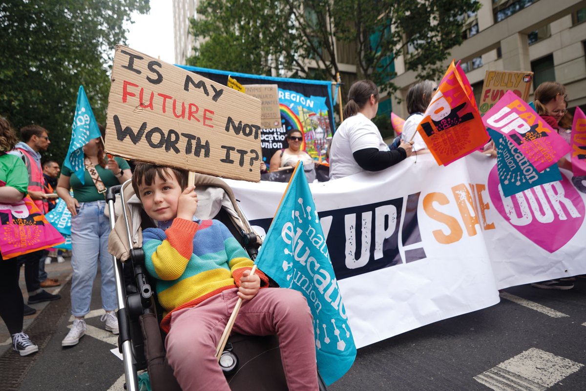 The recruitment of young people into trade unions must be a priority for the labour movement
ow.ly/ocCA50QZW7a