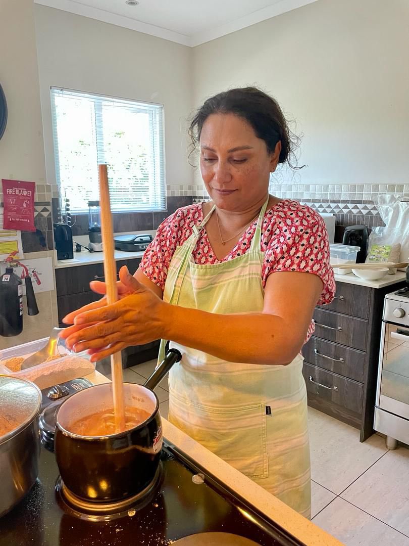 Amai manyama -Takachimaster chigame ichi 👩🏽‍🍳 Preparing my graze with tasty beef, fresh covo, with some spicy burners 🌶️ (just as good as the Njanja burners @KingJayZim) & what’s Zim sadza without the iconic Kango pot! 

#AmbassadorsCookOffChallenge 
#HighfiridziChallenge 
🔥 🔥 🔥