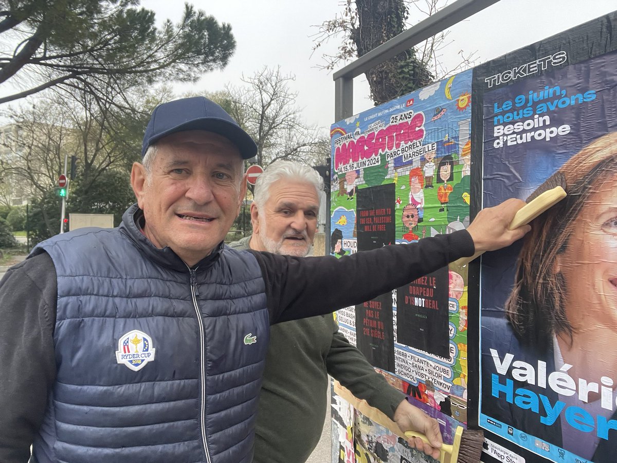 AlainParra's tweet photo. Depuis 7h ce matin les élus et militants des parties de la majorité présidentielles (#Renaissance ,#Horizons et #territoiresdeprogres )
avons arpenté les rues d’Aix-en-Provence pour tracter et afficher pour soutenir #ValerieHayer notre tête de liste aux élections européennes https://t.co/h4EWjr7zcG