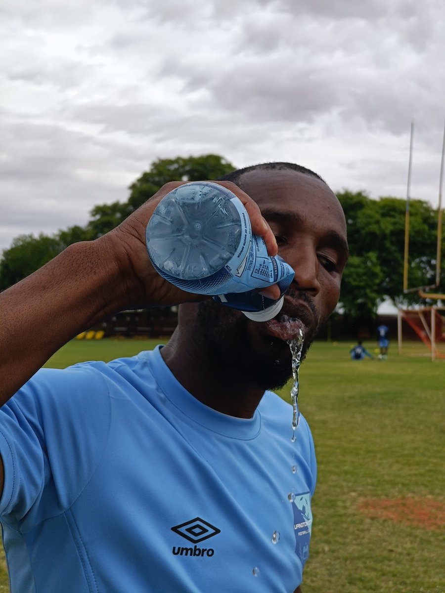 Stay fresh and hydrated with aQuellé Viv , the ultimate drink that keeps us feeling revitalized and ready to conquer any challenge 😎🤸🏽 @aQuelleViV #BafanaBaGucci💙🤍 #WeAreCityFC💙