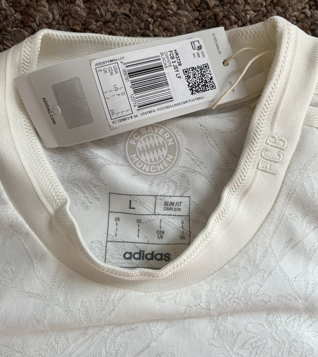Golazo85's tweet photo. Got a spare FC Bayern Lifestyler shirt in a large if anyone missed out from kitbag, £25 plus delivery. DM for details. https://t.co/MXkCJ4NhGk