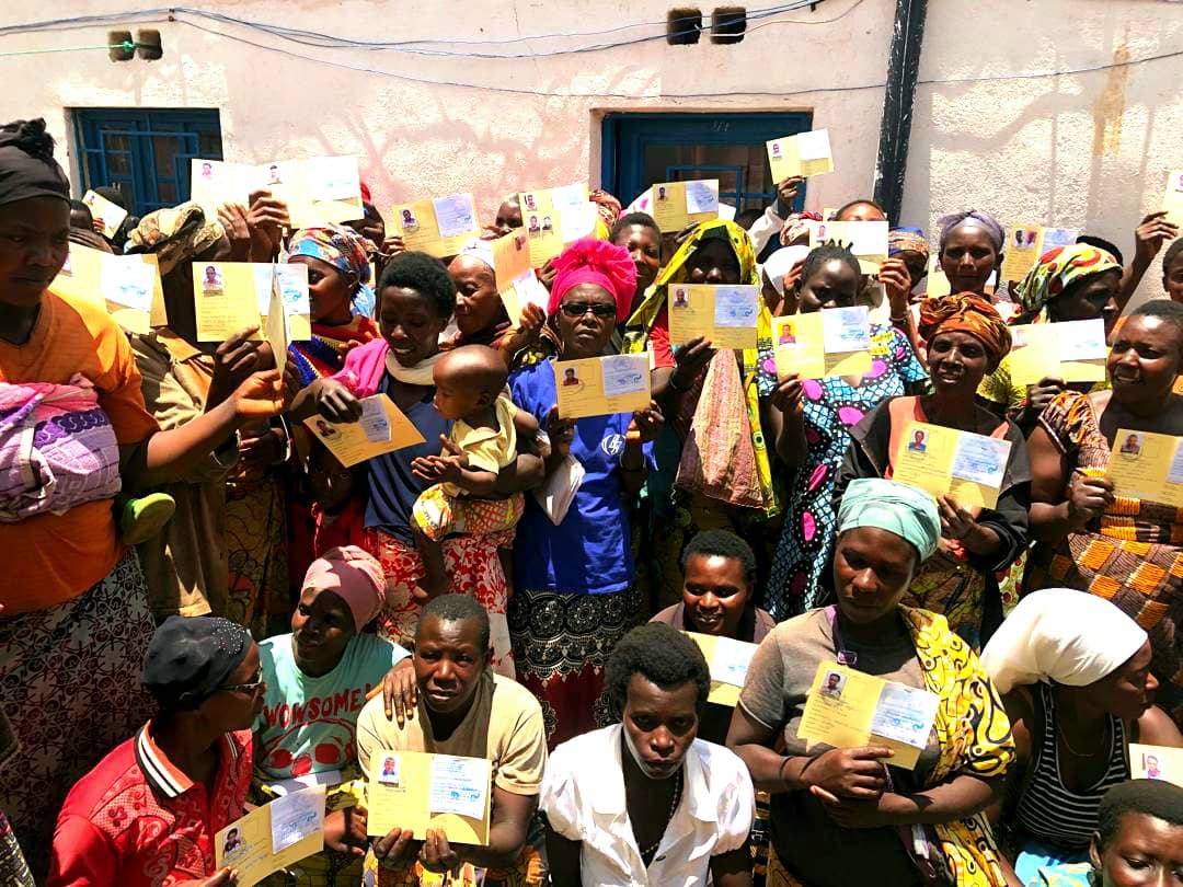 ABBABurundi's tweet photo. Jeudi 21 Mars 2024 à Zege, Gitega
@ABBABurundi à remis 103 cartes d'assurance maladie aux familles démunies..Ces dernières pourront avoir accès aux soins médicaux pendant toute une année! Merci à tous ceux qui ont contribué. https://t.co/RO1pV0PobW