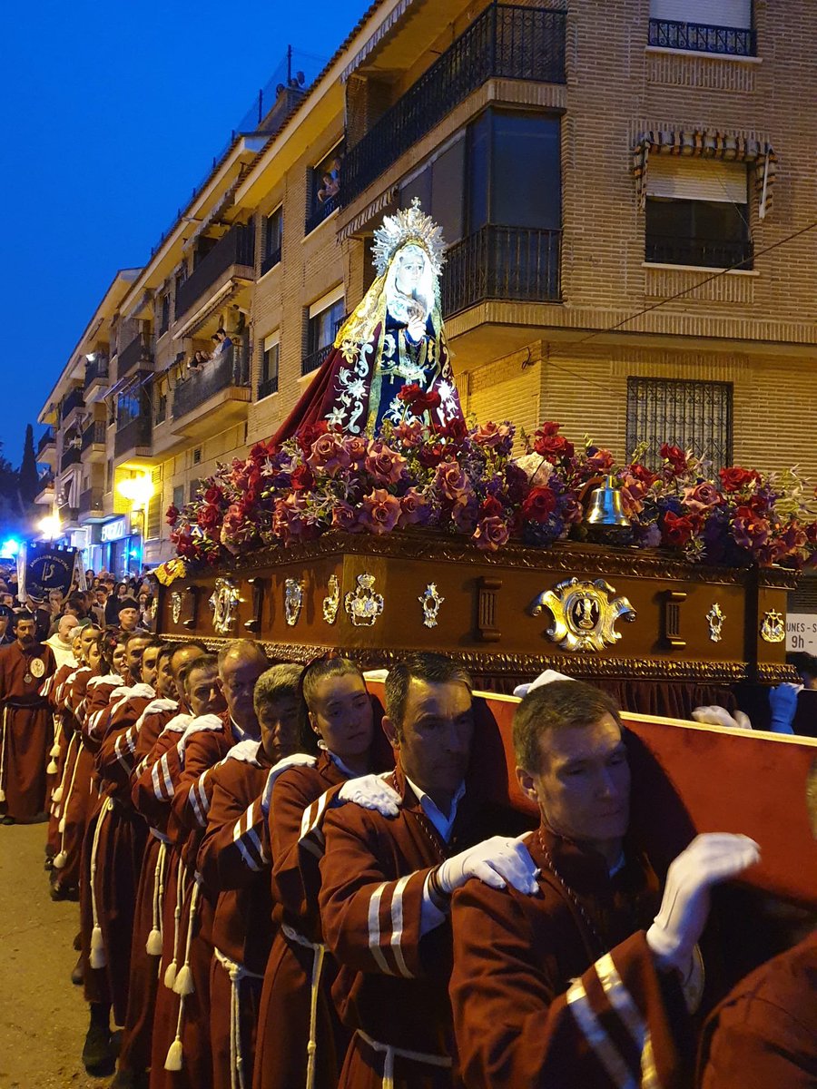 voxboadilla's tweet photo. Viernes de Dolores en Boadilla celebrando con nuestros vecinos el comienzo de la Semana Santa con la misa y la procesión de la Cofradía de la Virgen de la Soledad.

Os deseamos una feliz Semana Santa ✝️ 🙏

#SemanaSanta #Boadilla #CuidaTusTradiciones #VoxBoadilla https://t.co/jNH2nChZiu