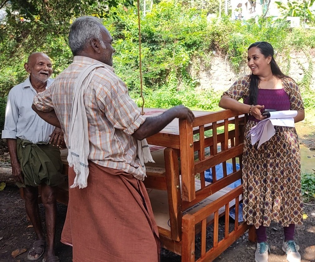 AshaNath_G_S's tweet image. Distribution of free cots to senior citizens under Janakiyasutranam scheme in Pappanamcode ward 2nd phase going on... #विकासानम #development #pappanamcode #trivandrum
