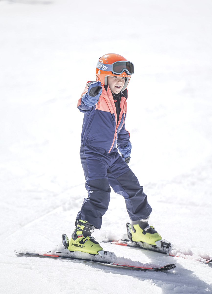 Vuestros peques sí que saben cómo disfrutar de un día en la nieve 🔝🙌🏼

¡Reto conseguido! ⛷️🏔️

#monentosaramon #expertosendiversion #gudarjavalambre