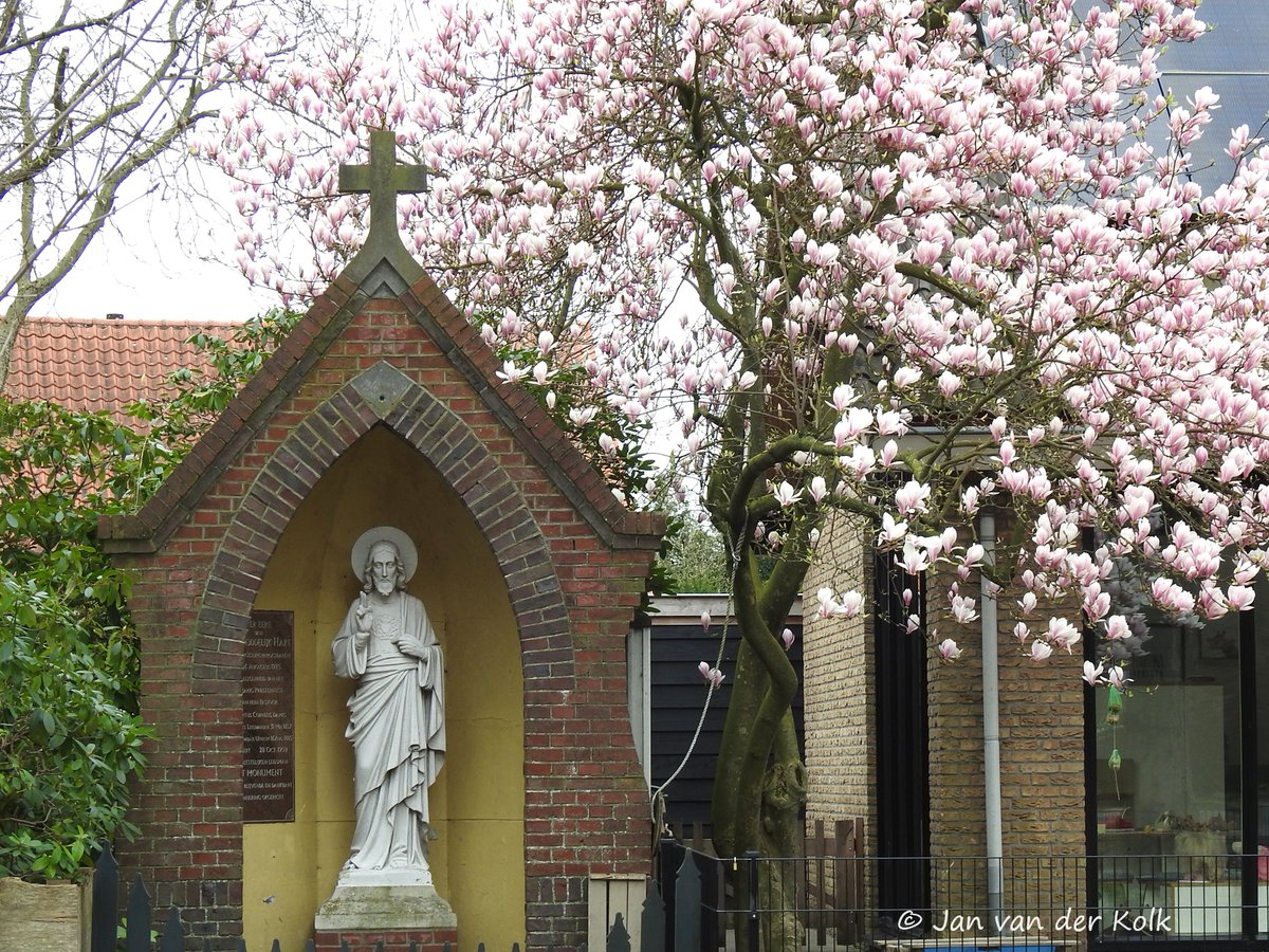 BekiekTwente's tweet photo. RK kerk H. Plechelmus in #Rossum en Landkruis in #Volthe
#Dinkelland #Twente #BekiekTwente
#LenteInTwente https://t.co/SD4BVBnMWU