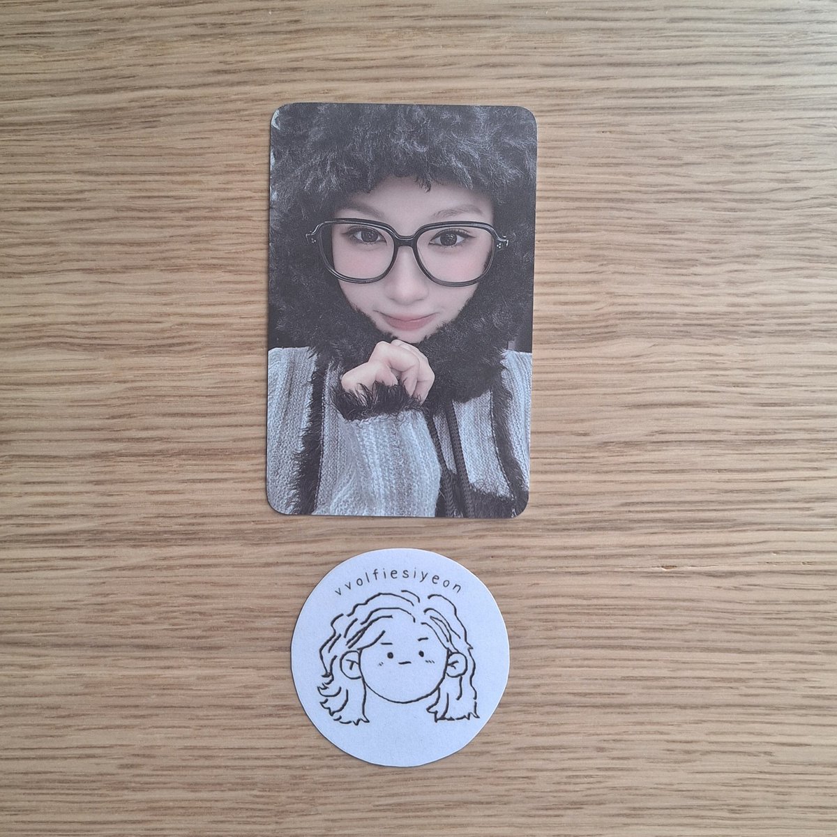 — 👽 ; siyeon photocard giveway

⤷ get a chance to win this siyeon photocard from the 2024 europe tour ; luck inside 7 doors

⤷ to participate:
1. rt + follow
2. worldwide
3. ends on 27/03